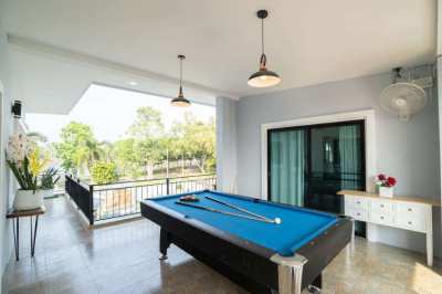 2 pool villas + can do rental business  