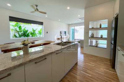 Newly Built, Contemporary 3-Bedroom Pool Villa, Rawai, Phuket