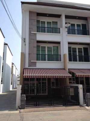 TH31 For Rent/Sale Modern Oriental 3-Storey Townhome Baan Klang Muang 