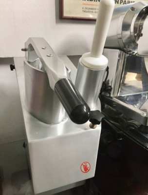 UNIVERSAL CUTTING & Slicing machine