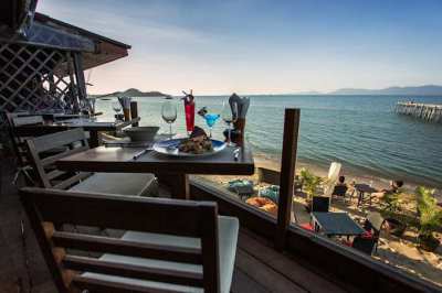  Beachfront hotel restaurant Fisherman village long lease  