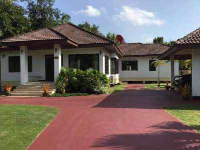 Two bedroom house with separate guesthouse and swimming pool