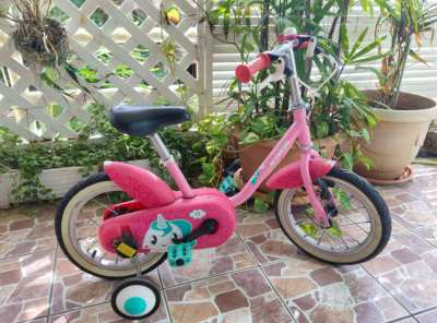 Kid's 4 wheel bicycle from Decathlon