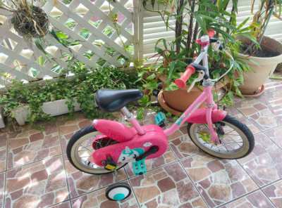 Kid's 4 wheel bicycle from Decathlon