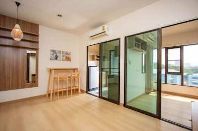 Chiang Mai Condo: Ideal Base at Tree Boutique Condo, Changklan (TB027)