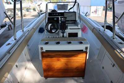 Donzi 33ZF  Center console