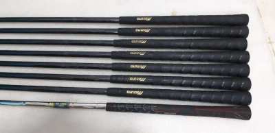 Complete set of golf clubs with bag