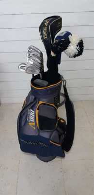 Complete set of golf clubs with bag