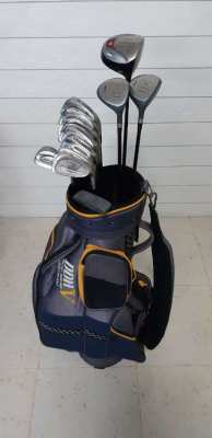 Complete set of golf clubs with bag