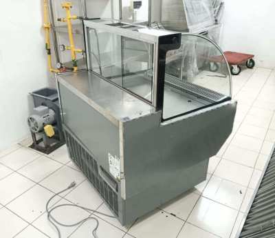 Refrigerator food display case