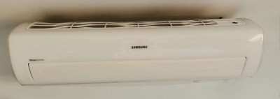 large Samsung air conditioner, fully functional