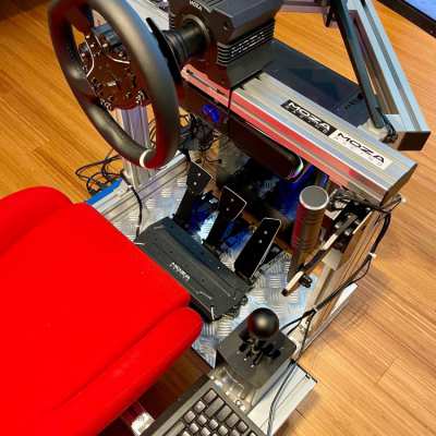 REDUCED - Nearly New Moza Sim Racing Rig 