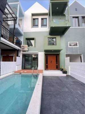 Pool Townhouse Chalong