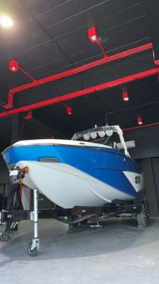 Well maintained Axis T235 showroom test boat for sale 