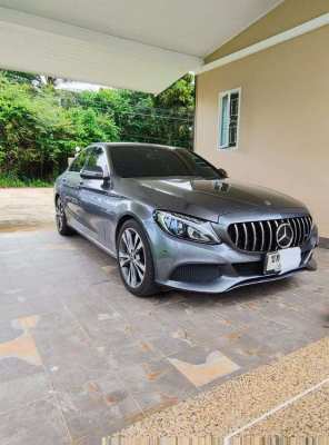 Mercedes Benz C350e Hybrid - 2017 to sell. 92000 km at 25/10. Good car