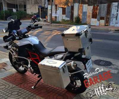 Beautiful White / Red Frame BMW F800GS 2016