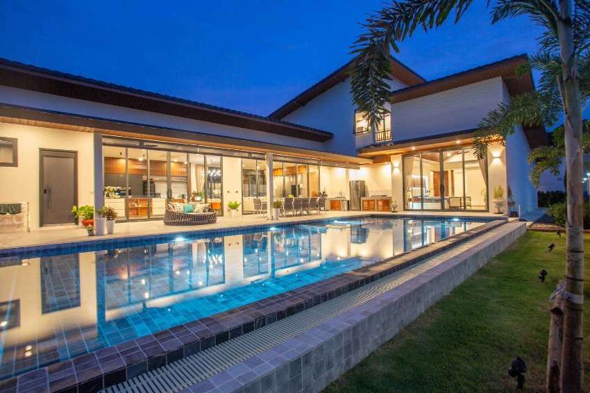 SPLENDID Brand new LUXURY HOUSE / POOL VILLA in HUA HIN Thailand 