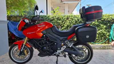 Beautiful excellent condition Triumph Tiger 1050