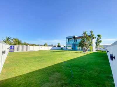 Luxury Modern Home with Breathtaking Mountain Views!