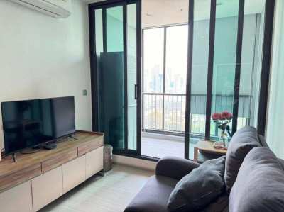 Life Sukhumvit Luxury Condo 1 Bedroom Unit for Rent