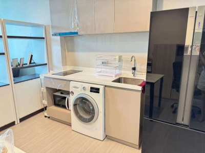 Life Sukhumvit Luxury Condo 1 Bedroom Unit for Rent