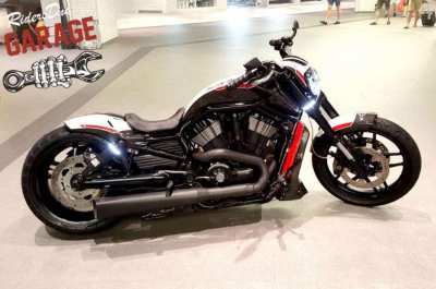 Custom Harley Davidson Carbon Body White & RED Vrod Muscle 2012 