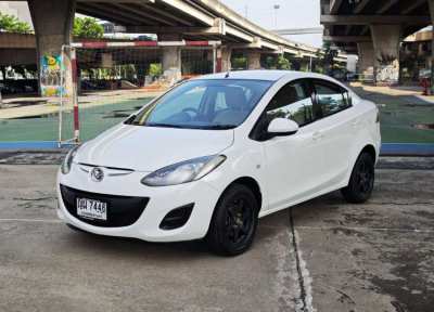 Mazda-2 1.5 Sedan AT model 2010 registered year 2011