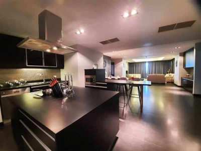 C737 For Rent Ultimate beachfront La Royale Beach, Jomtien Pattaya 