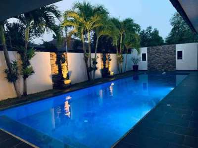 H454 For Rent Pool Villa in Compound Huai Yai