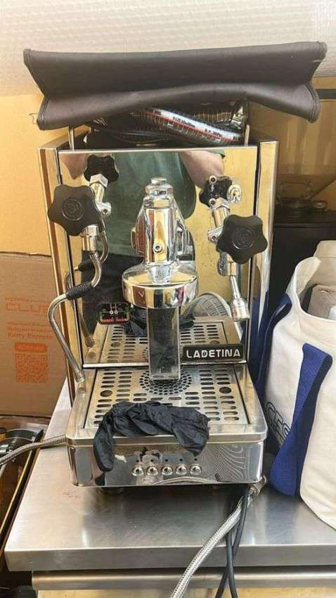 Espresso coffee machine