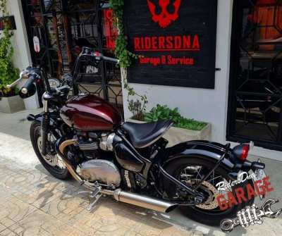 Triumph Bobber Maroon Red T120 Boneville 2018