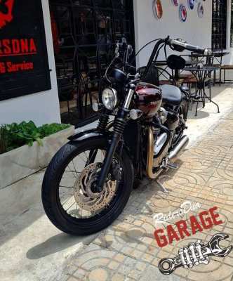 Triumph Bobber Maroon Red T120 Boneville 2018