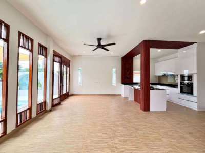 URGENT / Good Deal ! Nice POOL VILLA For Sale in HUA HIN Thailand 