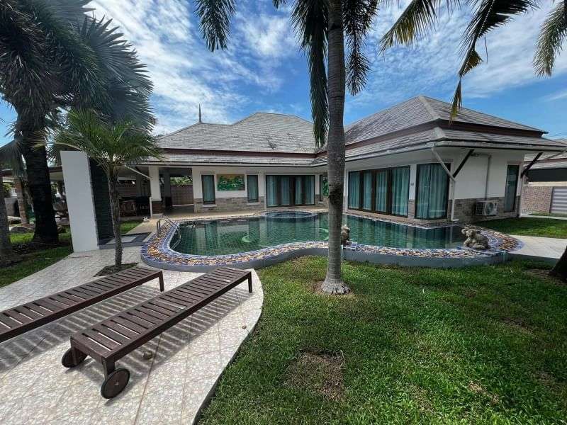 For sale house 5 bedrooms in Baan Dusit Pattaya Lake 