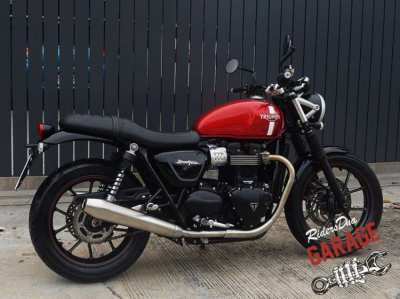 Nearly NEW Triumph 2016 Streettwin 900 T100 Only 3300Km Carnival Red