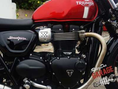 Nearly NEW Triumph 2016 Streettwin 900 T100 Only 3300Km Carnival Red