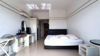 Only 845,000 THB for this 12th floor beach condo in Rayong Condochain