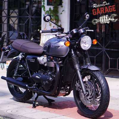 Beautiful 2016 Triumph Bonnevile Black T120 (Matt Graphite)