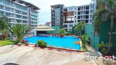 Spacious Tudor Court Pool View One Bedroom