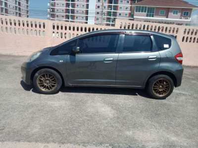 Cheap honda jazz gray auto for sale for foreigner