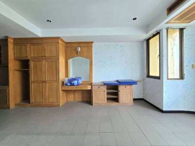 Studio in Thepthip Mansion condominium, Pratumnak