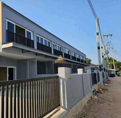 5 brand new Townhouses for sale,all together 10 M Baht