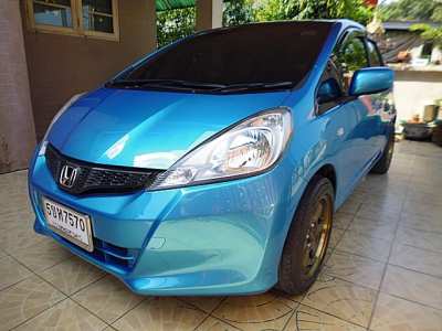 2013 HONDA JAZZ1.5 Sออโต้ รถสวยน๊อตไม่ขยับ ทะเบียนพร้อมโอนซื้อสดไม่VAT