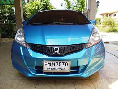 2013 HONDA JAZZ1.5 Sออโต้ รถสวยน๊อตไม่ขยับ ทะเบียนพร้อมโอนซื้อสดไม่VAT