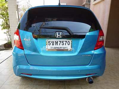 2013 HONDA JAZZ1.5 Sออโต้ รถสวยน๊อตไม่ขยับ ทะเบียนพร้อมโอนซื้อสดไม่VAT