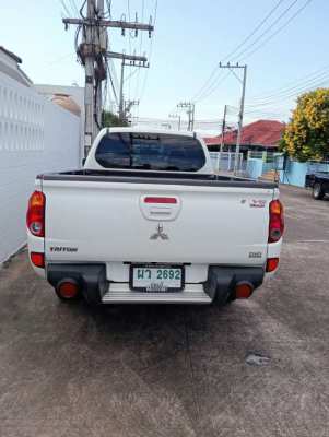 Mitsubishi triton cab auto white for foreigner  