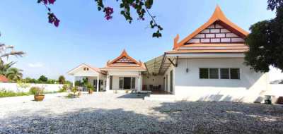 4 bedroom Thai style villa close to the beach - price 5,200,0000 THB