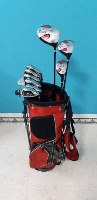 Complete set of golf clubs with bag - brand new