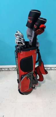 Complete set of golf clubs with bag - brand new