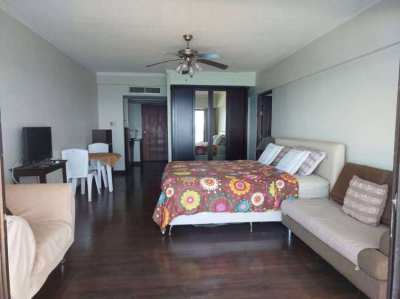 Metro Jomtien Condotel High Floor Studio Unit for Rent